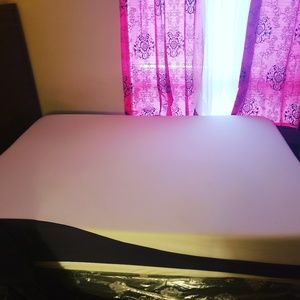 Mattress and.box spring 400$ brand new